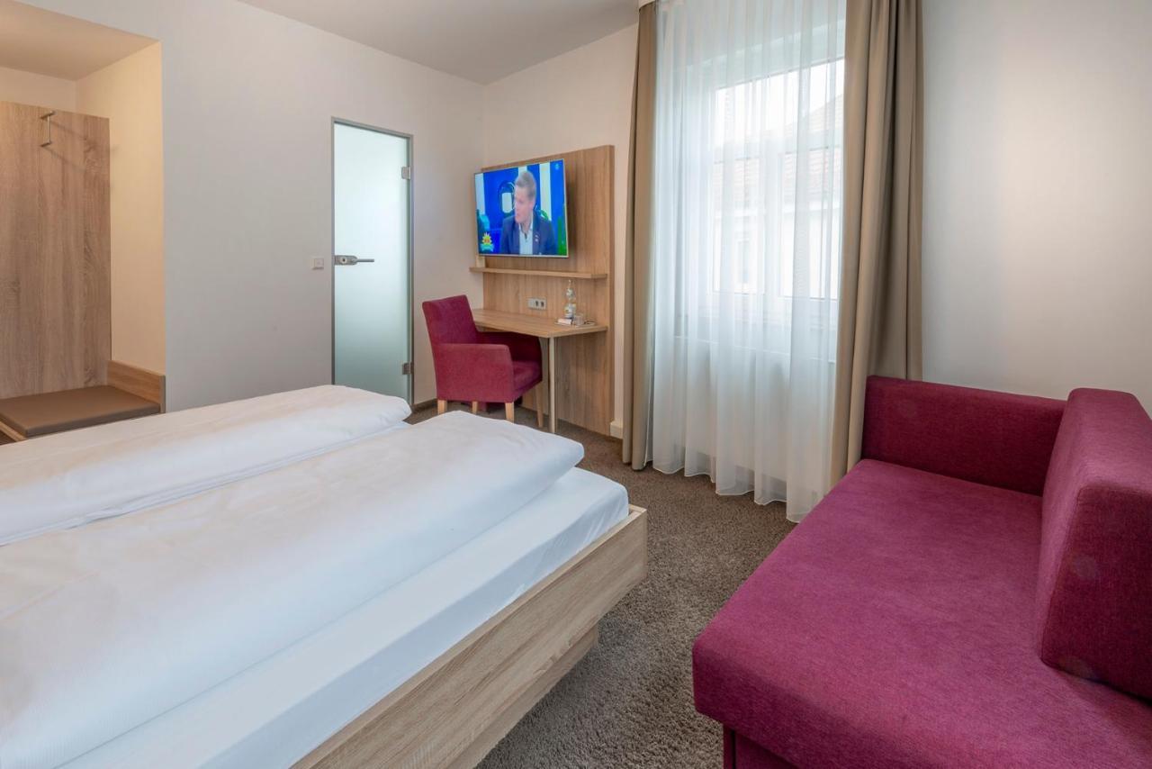 Hotel Gasthof Zum Roessle Хайлброн Екстериор снимка