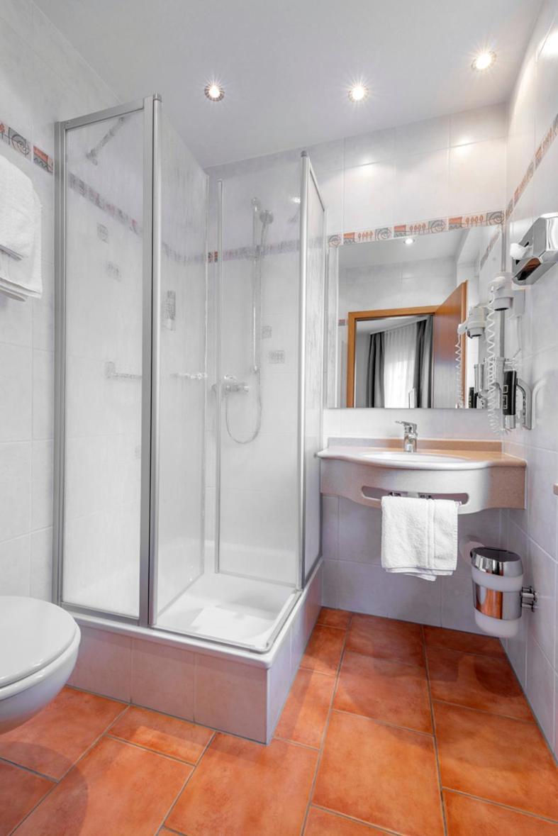 Hotel Gasthof Zum Roessle Хайлброн Екстериор снимка