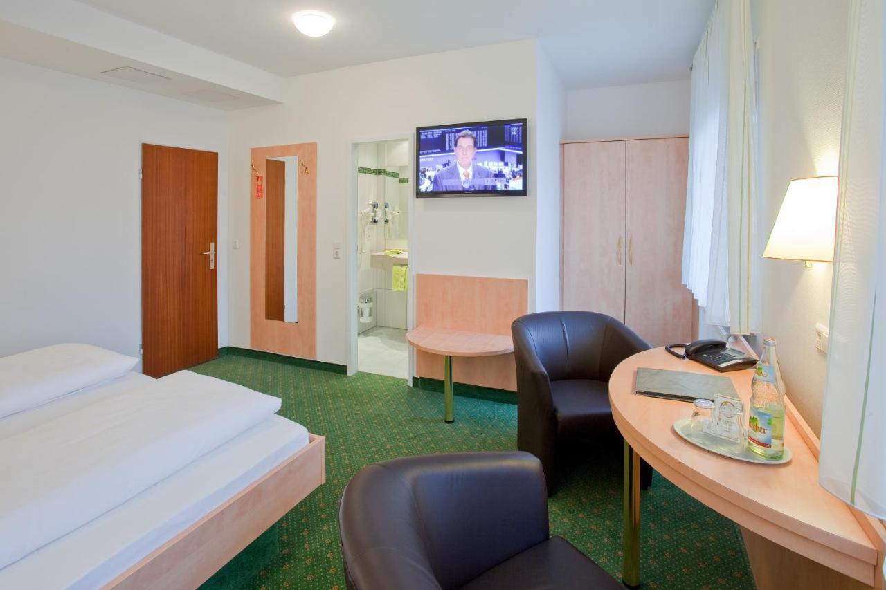 Hotel Gasthof Zum Roessle Хайлброн Екстериор снимка